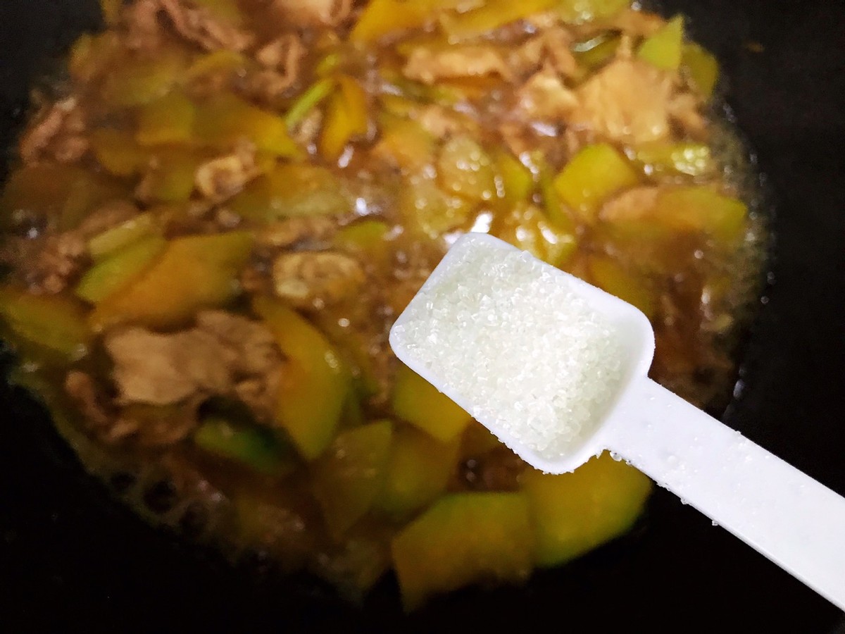 家常蚝油南瓜炒鸡肉片，鲜嫩可口，做法简单，低脂又解馋