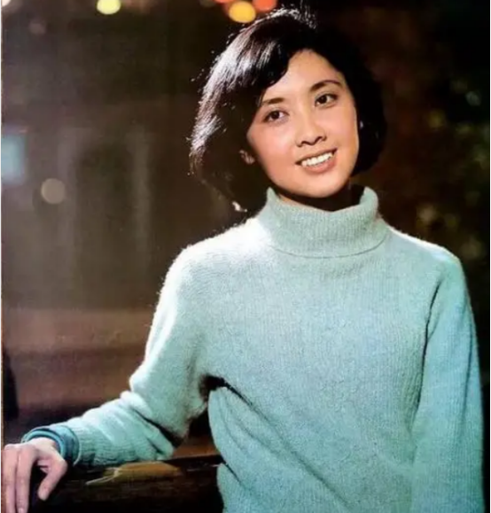 容貌出众，60岁却不生孩子的6位女星，杨丽萍为