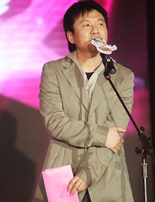 窦唯：王菲倒追的男人，为何2006年点燃汽车，说