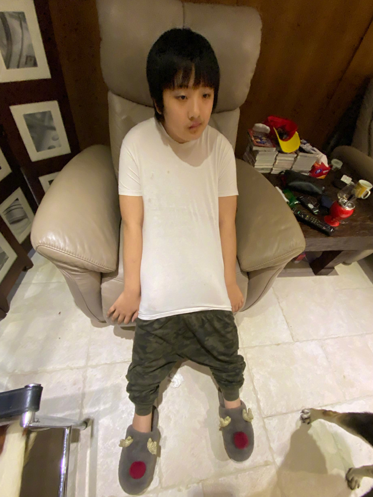 吴镇宇儿子颜值长在意料外，明显发胖伙食得多好？还好有身高撑着