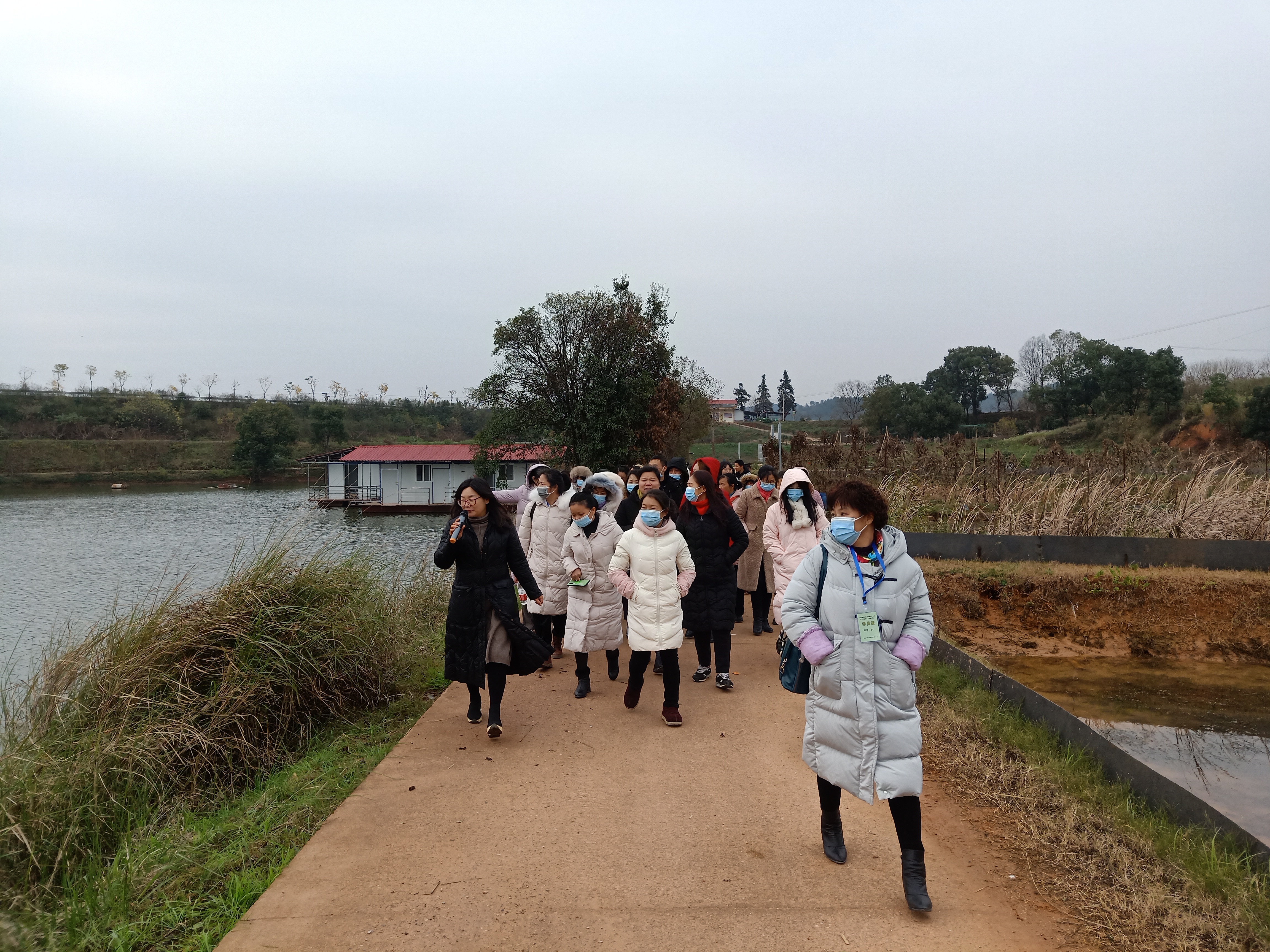 湘乡市高素质农民教育培训水果专题班开启新的旅程——实地参观