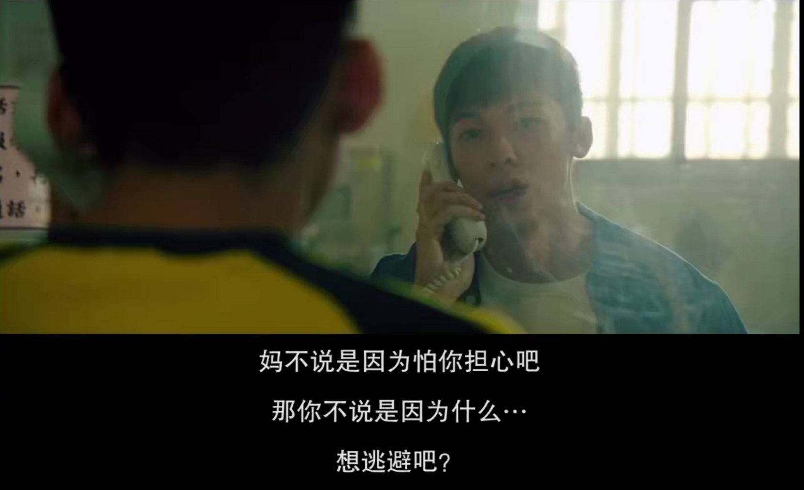 小儿子伤人入狱，大儿子跳楼自杀，这部电影里