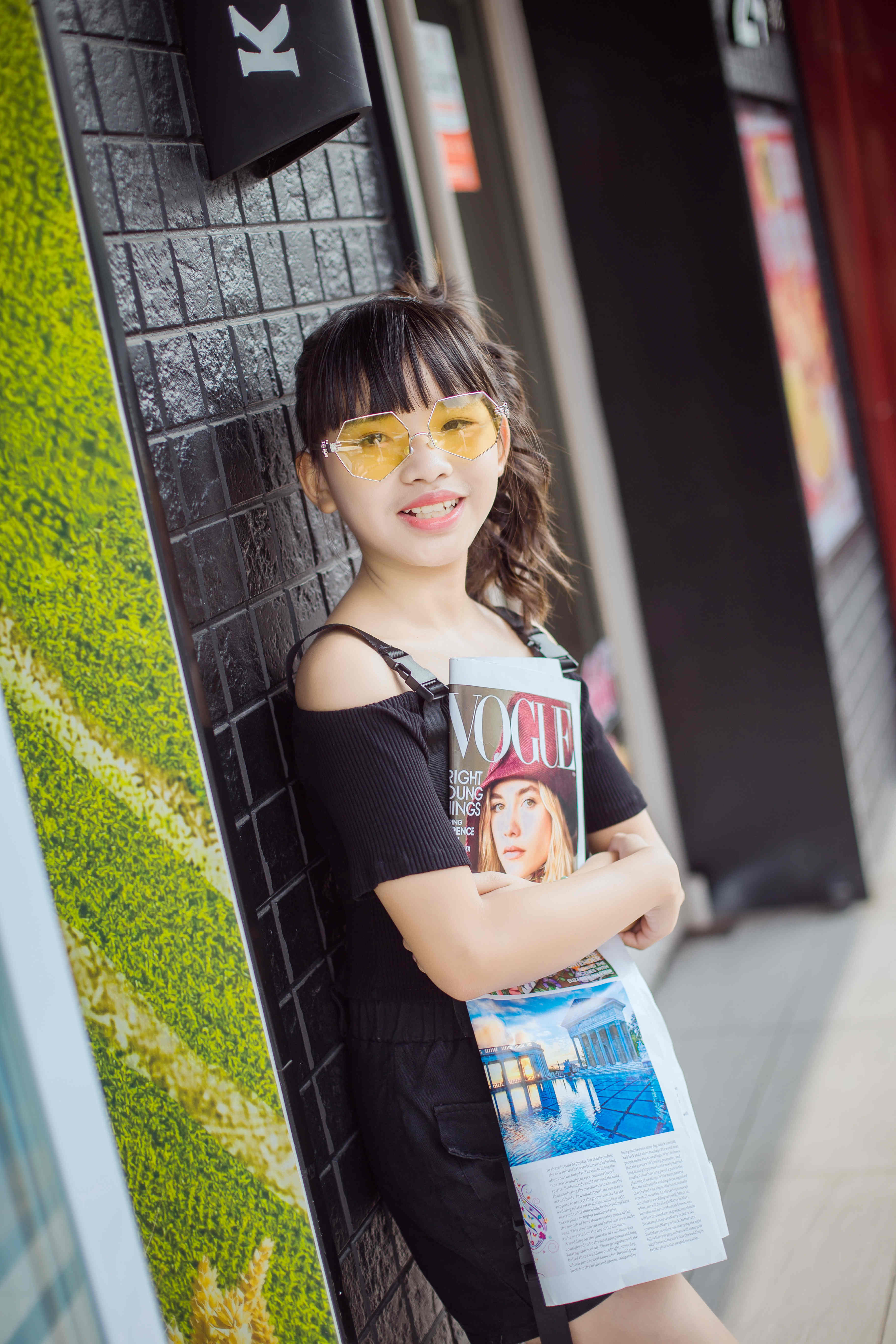 黄紫君全新写真上线 耍酷中藏不住的可爱潮范 资讯咖