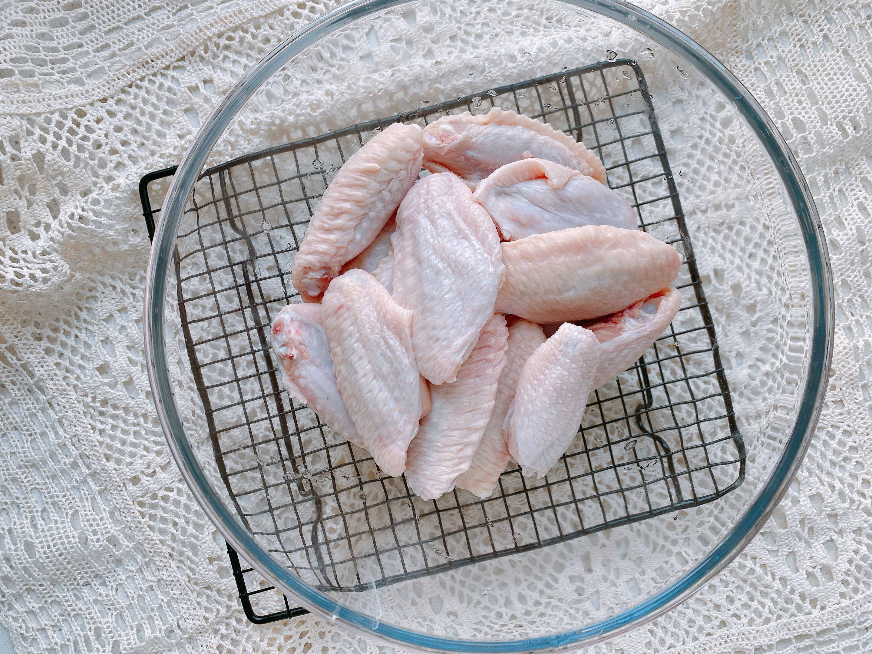 紅燒雞翅軟爛脫骨的秘訣在這裡，掌握關鍵2點，新手也能一次成功