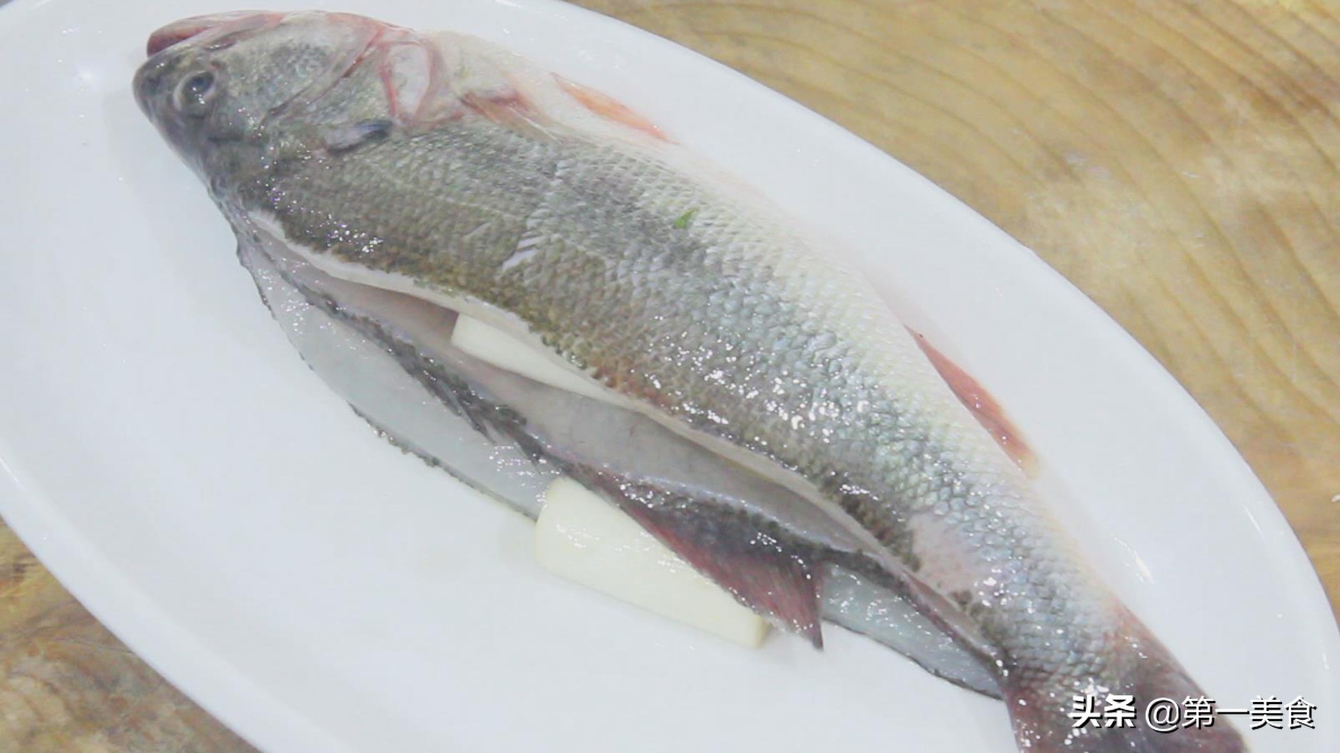 图片[6]-清蒸鲈鱼的正宗做法 清淡无油 鱼肉鲜嫩 营养丰富-起舞食谱网