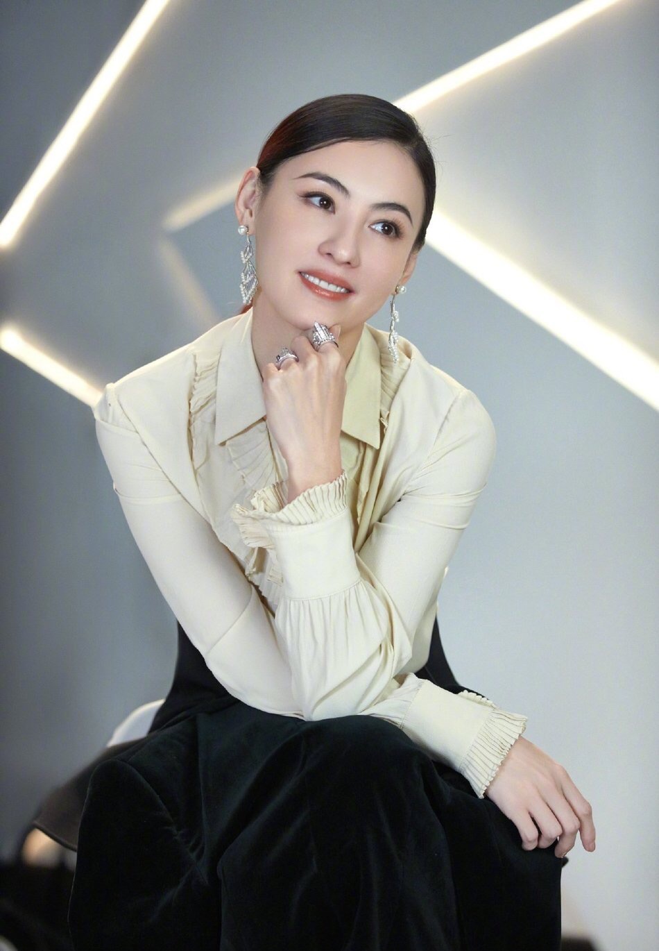 40岁张柏芝复出后变化真大！当上浪姐A到炸，风