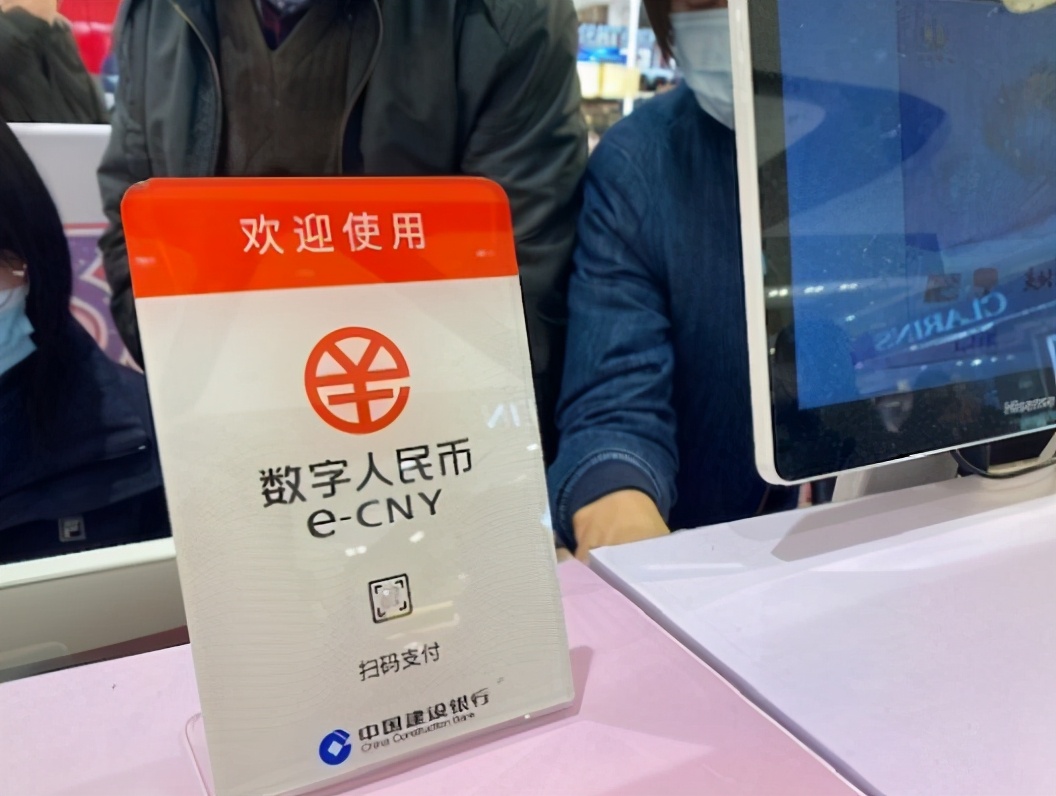 新的支付方式来了！和支付宝、<p><br></p><p>当然，从目前的情况看，现金依旧是消费和支付的主流，全面推广和取代纸币依然需要时间，但随着社会的发展和进步，相信这一天的到来不会很遥远，毕竟目前的经济形势下，传统的货币体系正在遭到挑战，数字货币几乎是目前的唯一解。</p><p>另外要知道的是，虽然是支付方式之一，但数字货币发行的目的并不是用来替代支付平台，到可以说是现金支付的一种信息化表达方式，人们的理财、在线支付以及各种金融衍生品依旧需要这些平台来实现，至少<p><br><br></p>
        </div>
        <div class=