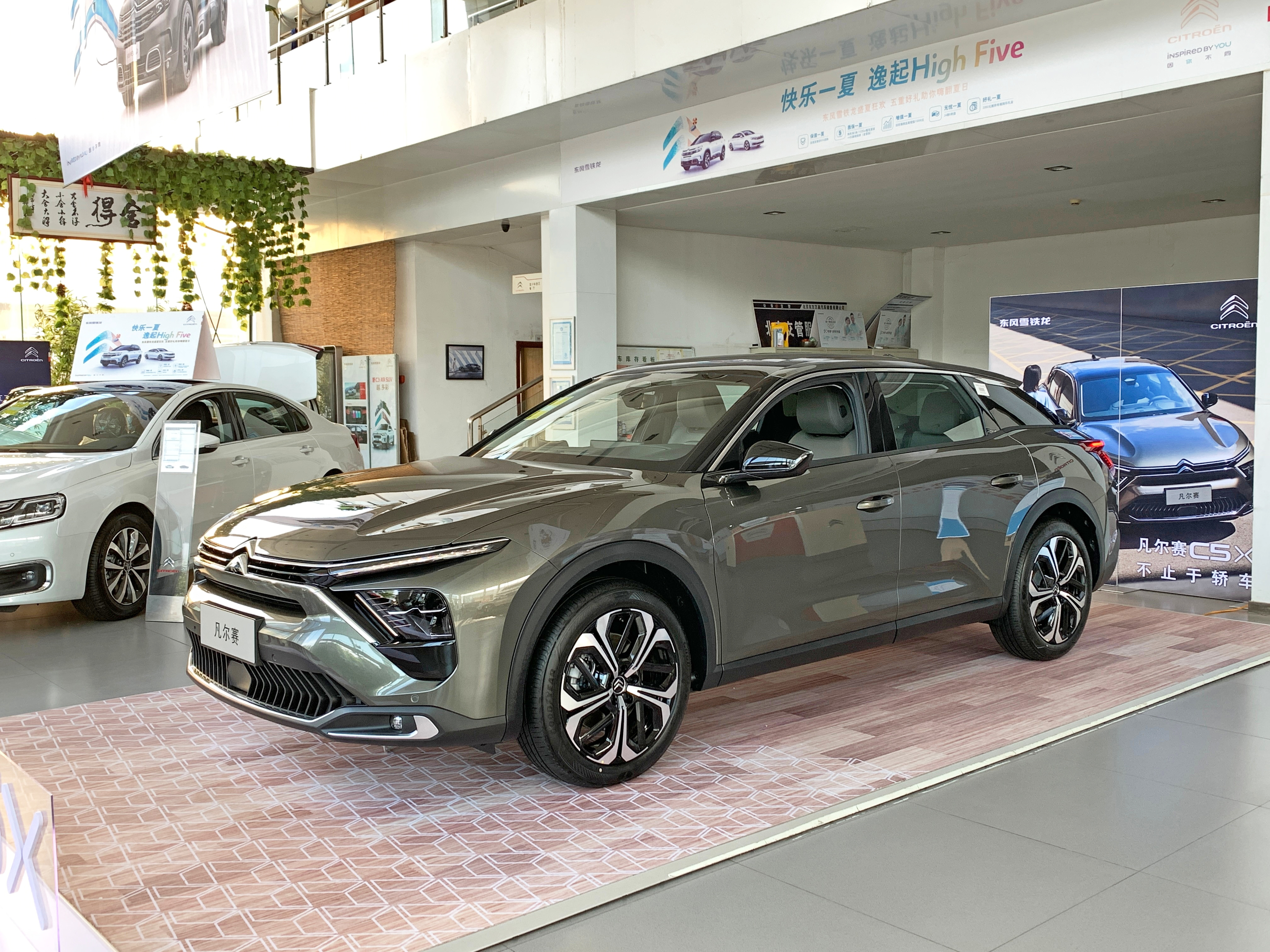 轿车+SUV+旅行车，凡尔赛C5X居然如此全能