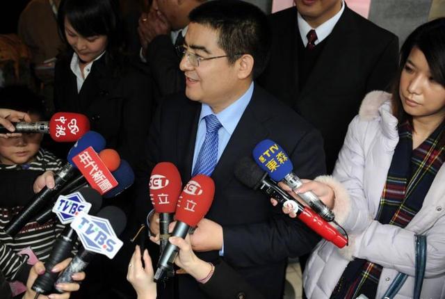 消失的“中国首善”：从捐款超20亿到名声扫地，如今动态写满鸡汤