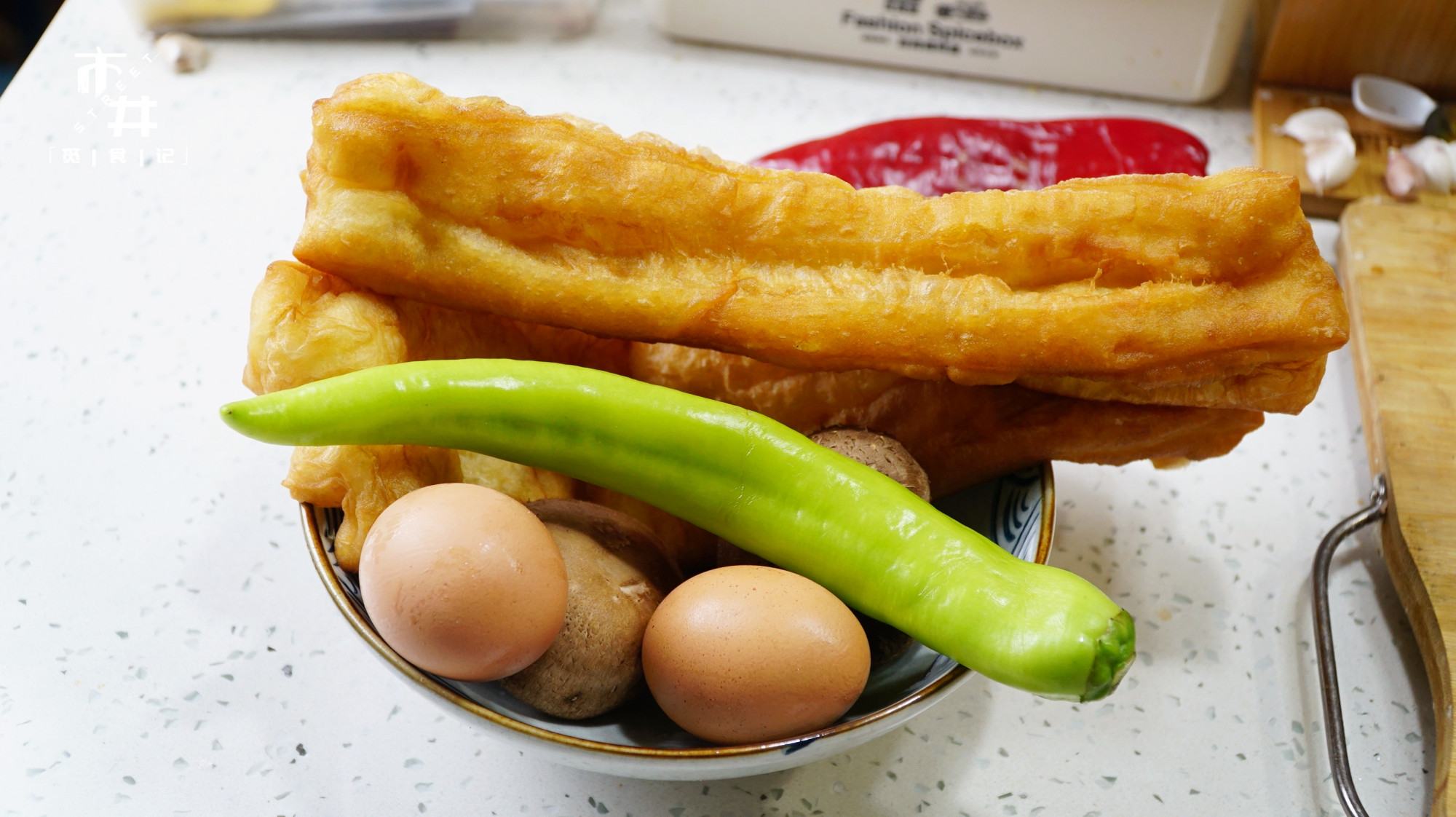 不管剩馒头剩油条，我家从不蒸着吃，学会一招