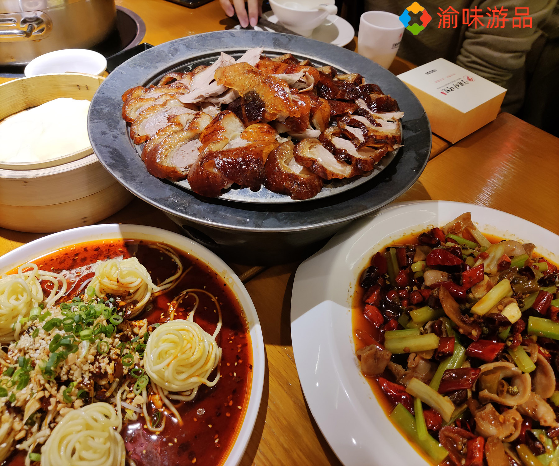 当烤鸭遇上火锅，成就重庆本土美食，味道鲜美是最大特色