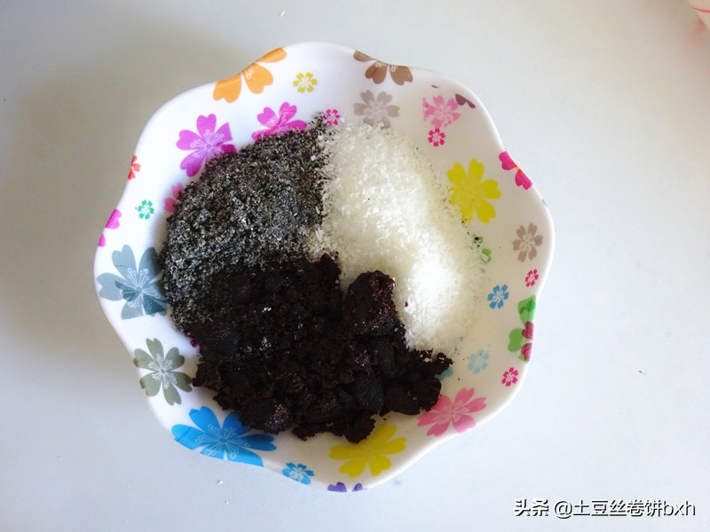 Black sesame stuffed bread is simple and time-saving to make with one shot, which is a favorite for the whole family