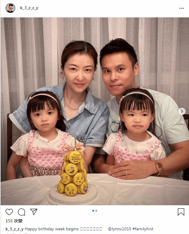 郭可颂晒全家福庆生，与熊黛林一人抱一娃，双胞胎女儿越长越不像