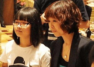 看完48岁的刀郎前妻，再看现任妻子，多谢当年抛弃之恩