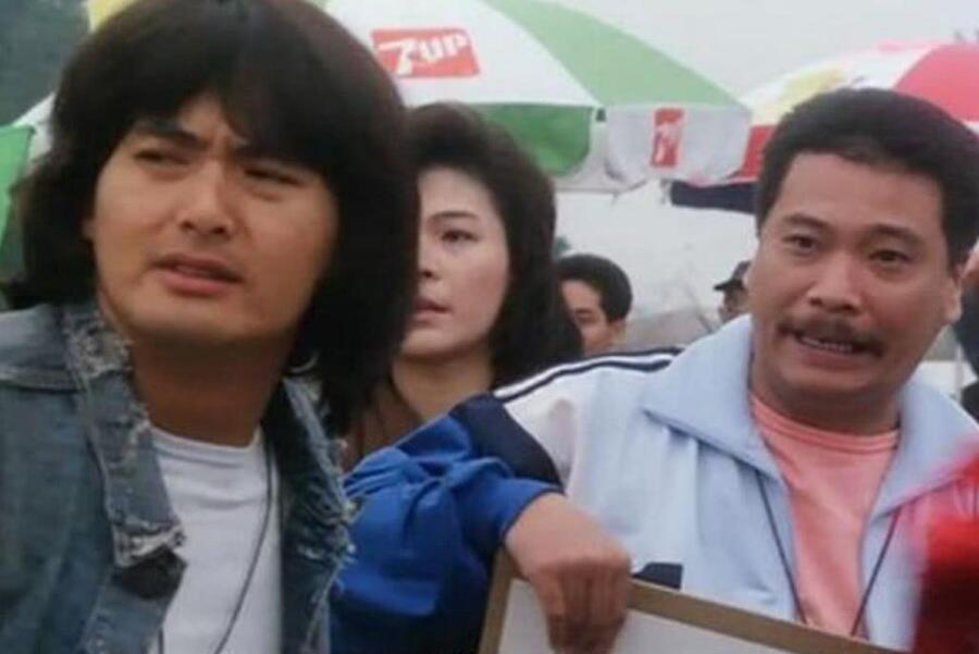 周润发出席博士学位颁授典礼,一头白发吸睛,谈到吴孟达引人泪崩