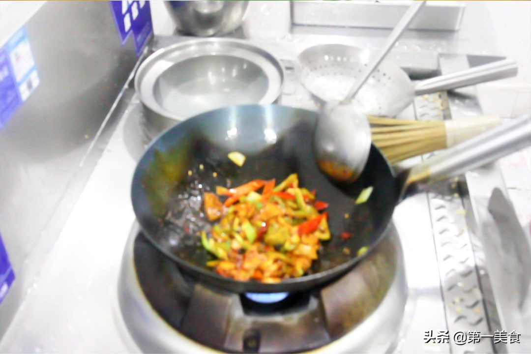 图片[6]-青椒五花肉做法步骤图 太解馋了-起舞食谱网