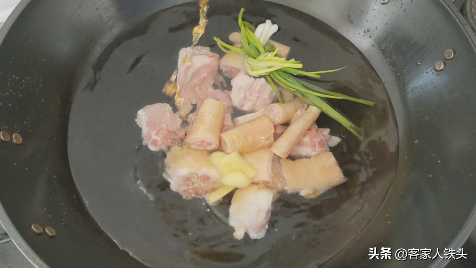 2條豬尾加1把黑豆，天冷了教你正確吃法，溫補好吃，全家適合吃