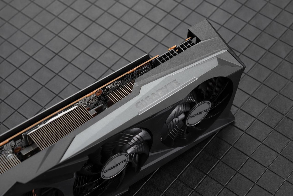 性能、散热远超公版 技嘉RX 6700 XT GAMING OC 12G评测