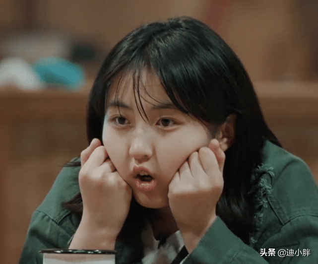 向往4 张子枫不好意思站起来加饭，彭昱畅的举动