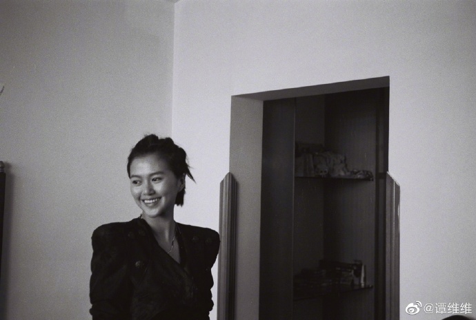 暗讽谁？谭维维发文暗讽流量歌手：我承认我羡慕流量歌手