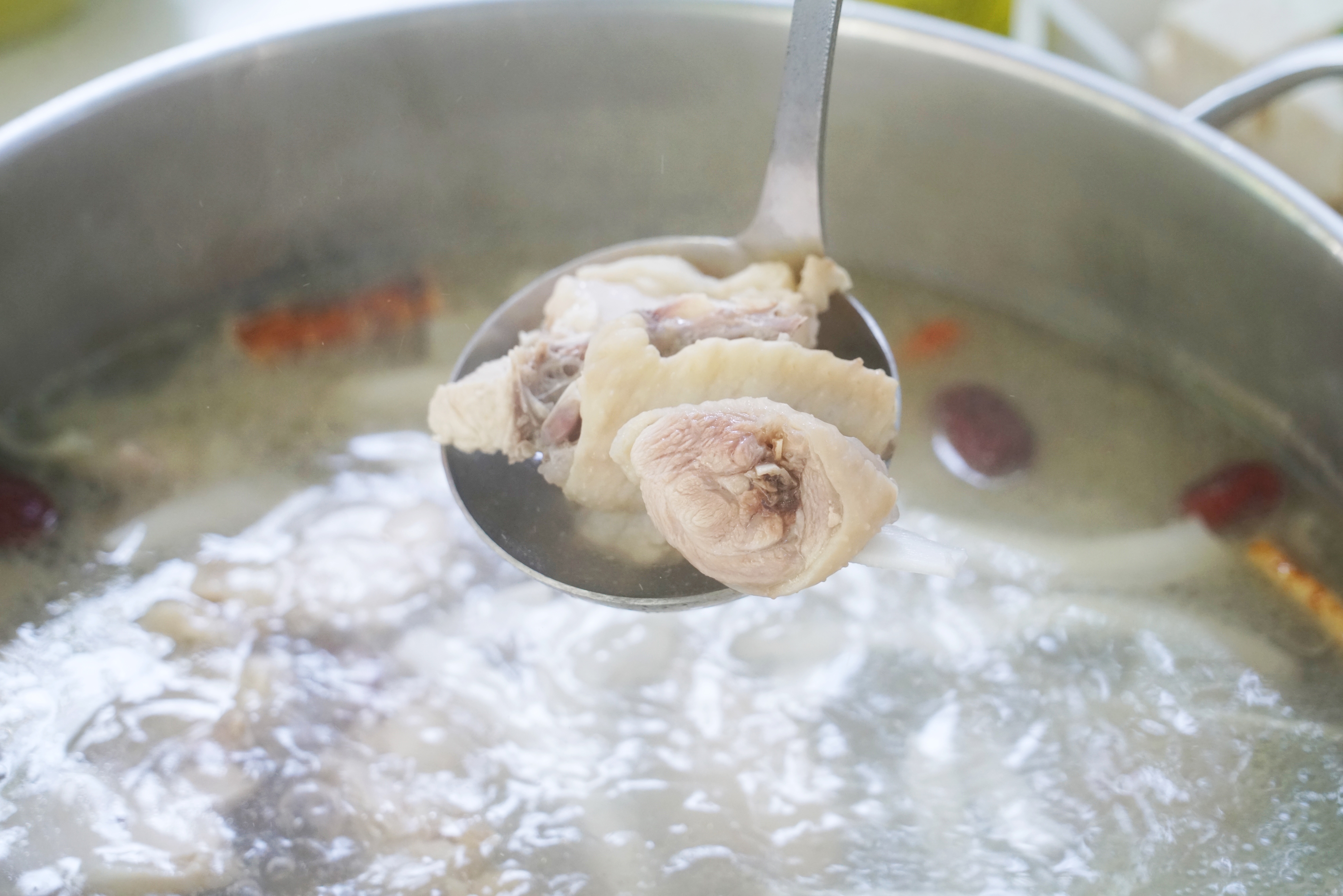 冬天旅行首选目的地，三亚吃喝玩乐全攻略，给你最悠闲的海岛时光