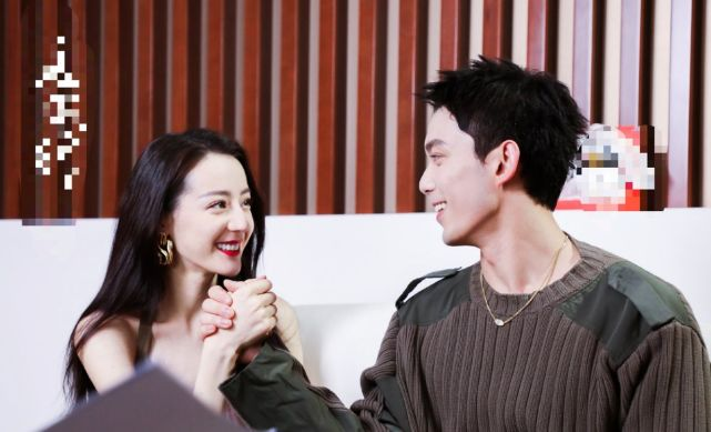 吴磊称拍摄服装越来越裸露！衣领开到腰间，情绪激动气到说不出话