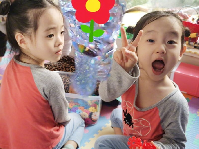 杨威双胞胎女儿太好辨认！各自遗传爸妈基因，姐妹俩还真不偏心啊