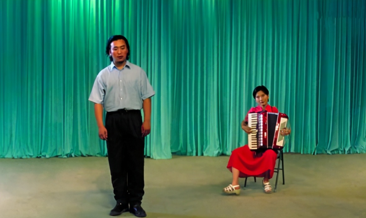 一部23年前底层公务员生活图鉴，成人后才看懂其