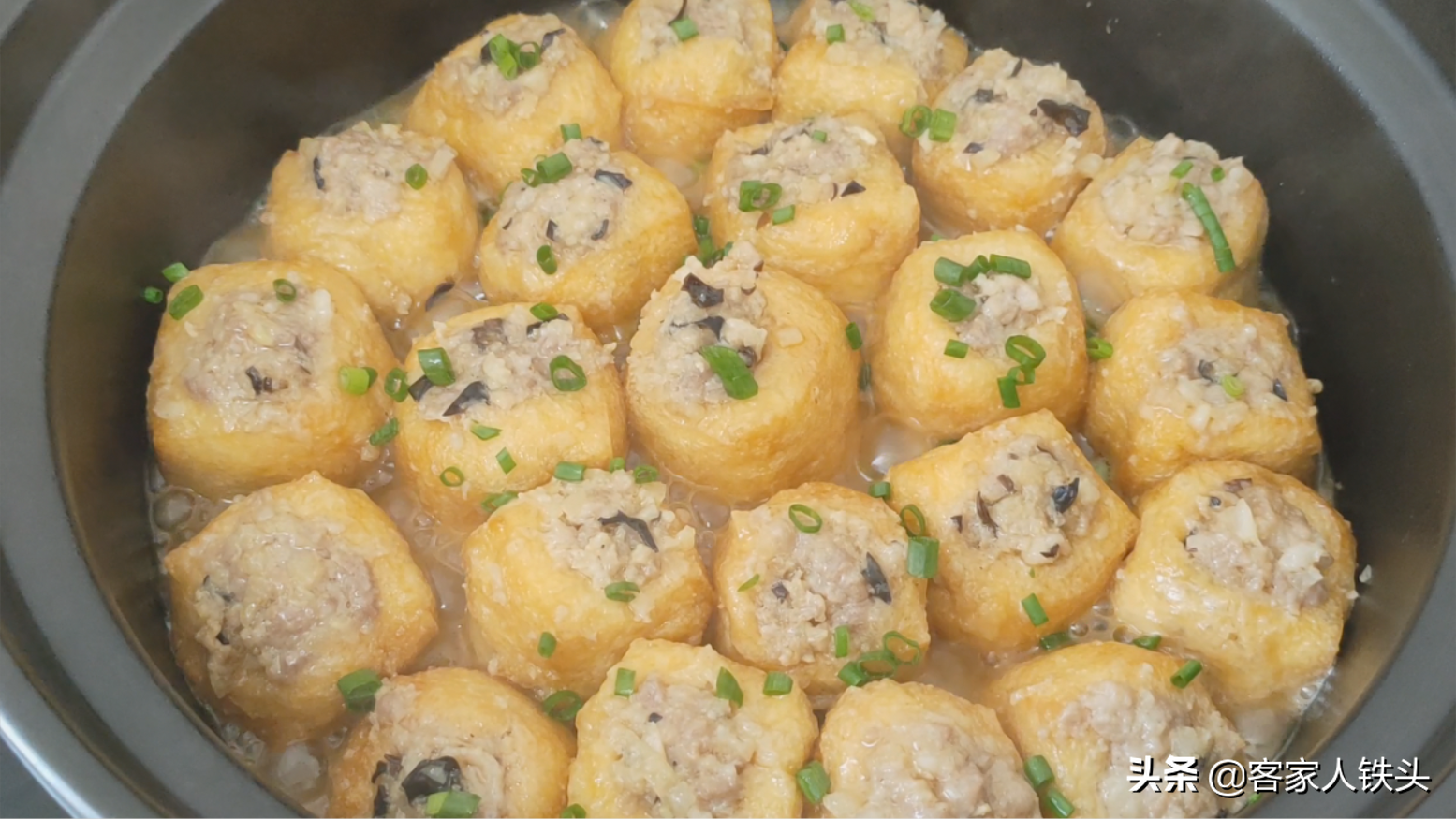 客家酿油豆腐新吃法，加一个沙葛，口感好鲜香味美，咬一口满嘴汁