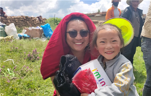 高原爱心行走进四川省甘孜藏族自治州德格县俄支乡慰问藏族小朋友