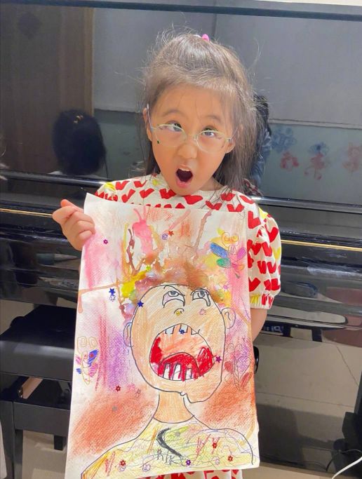 贾静雯三个女儿变化大，Bo妞颜值超咘咘，大女儿罕见露面