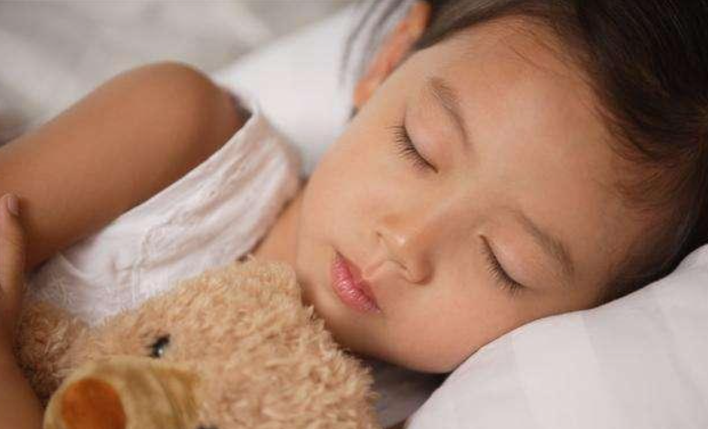 每天都午睡的孩子，跟從不午睡的孩子，長大後差距明顯，父母留心