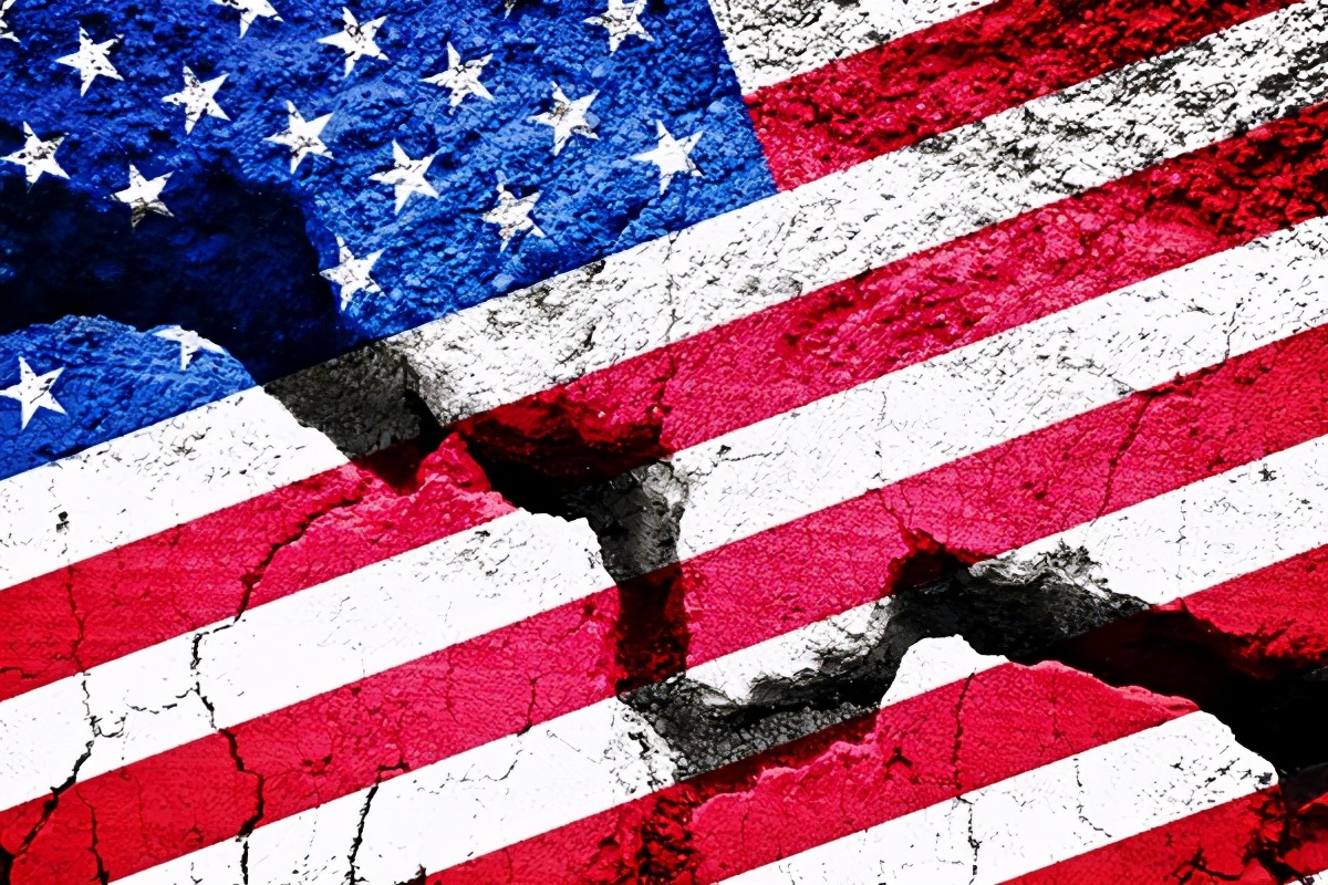 美国已经输给了中国？美主持人怒斥美国人愚蠢