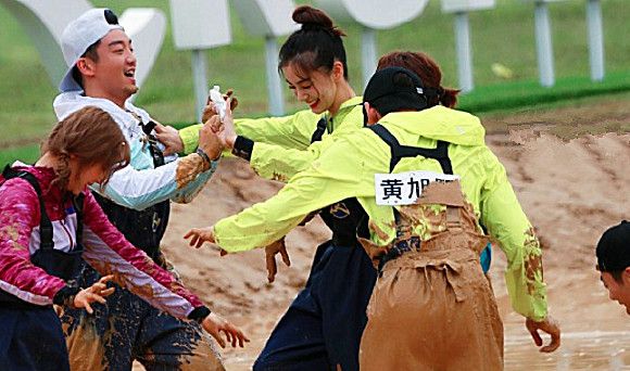 跑男：同样一身泥，看杨颖和宋雨琦的上妆效果