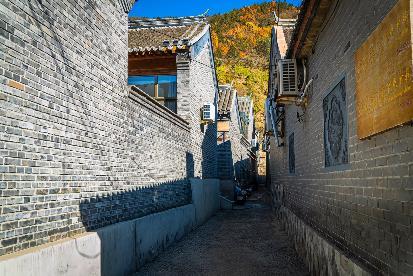 There is an ancient village in Miyun, Beijing. It used to be the first pass to Beijing. There are a large number of cultural relics.
