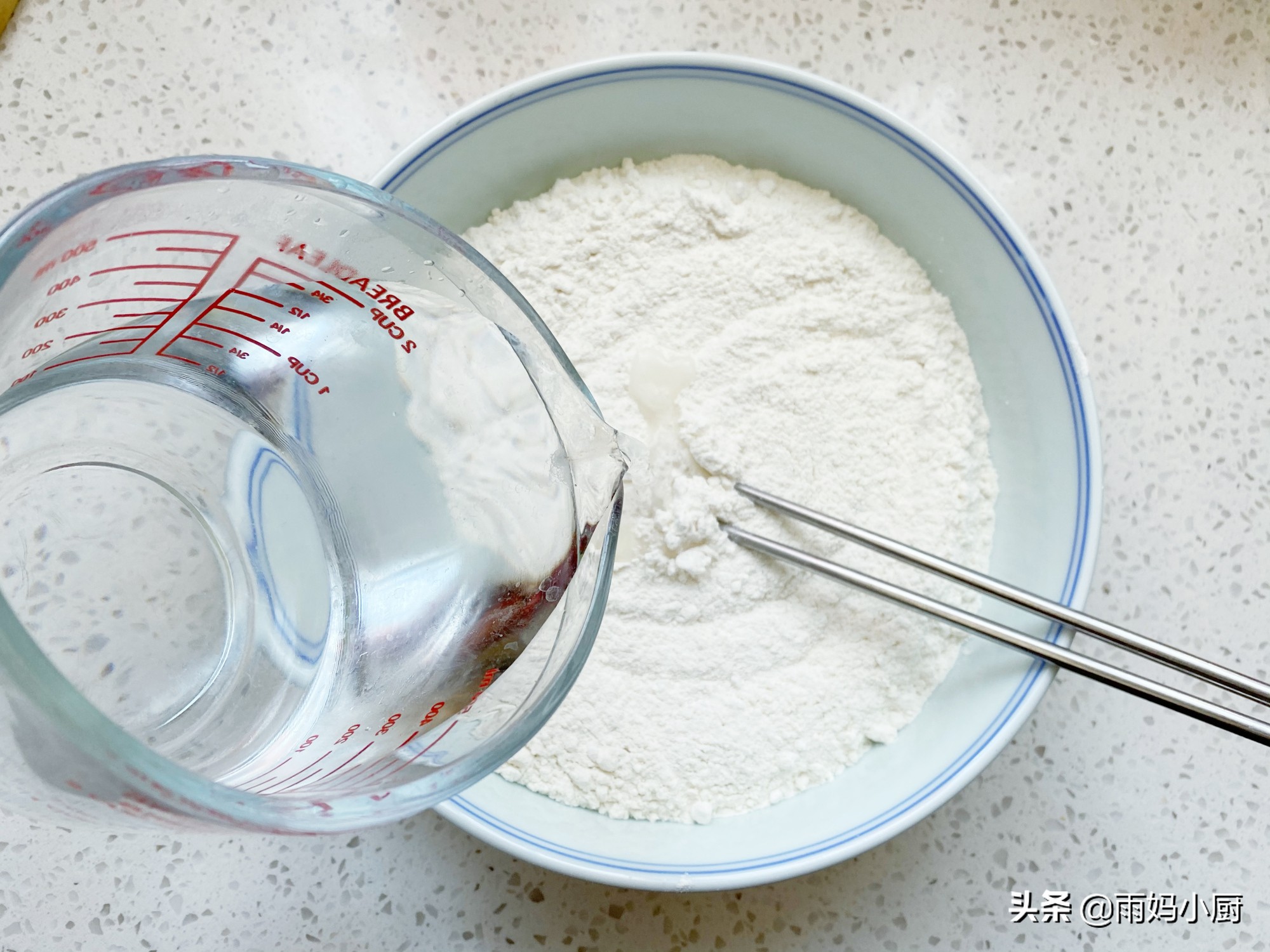 教你椒鹽油餅家常做法，外酥里香層次分明，咬一口香酥掉渣