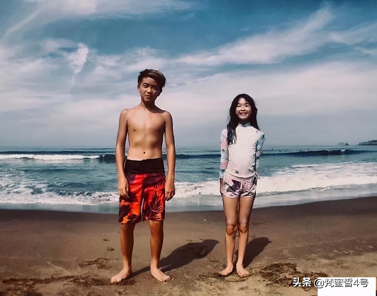 曹格曬與女兒合照，10歲只比爸爸矮一個頭，妻子疑整容模樣大變