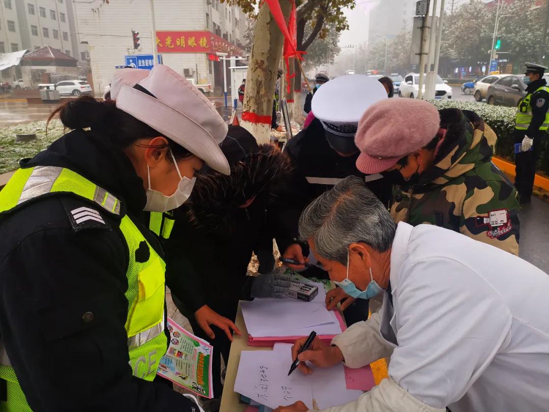 全民参与宣传 共建和谐家园——邯郸市交巡警各大队积极开展交通安全主题宣传活动