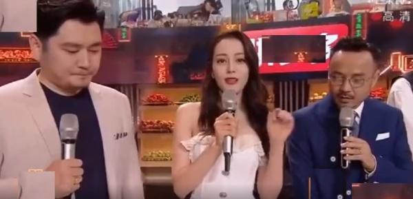 迪丽热巴直播遇突发状况：猥琐男拿戒指冲上台