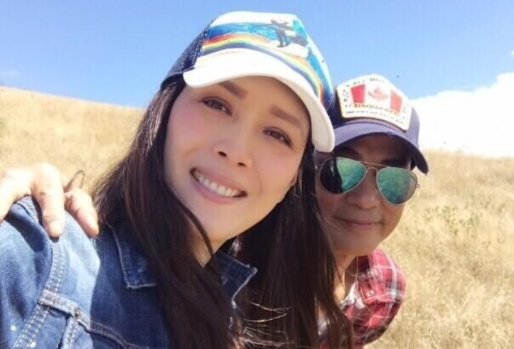 任達華15歲女兒發育太好，身高接近180，顏值超過名模媽媽