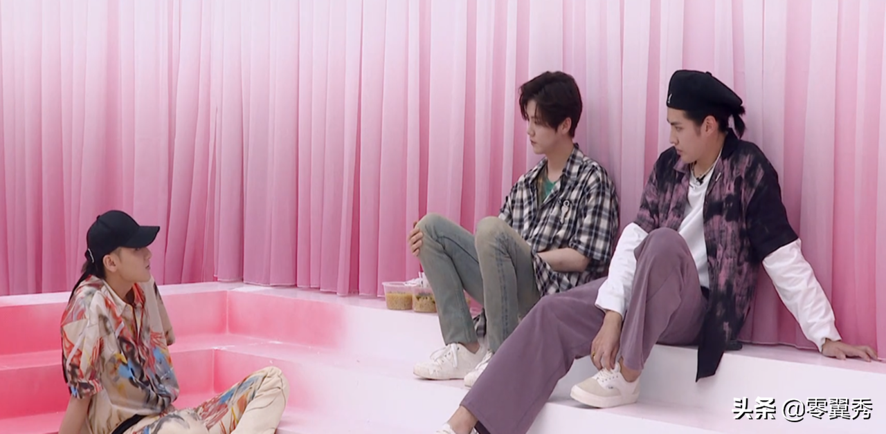 “归国四子”三人合体只差张艺兴，回忆暴露几