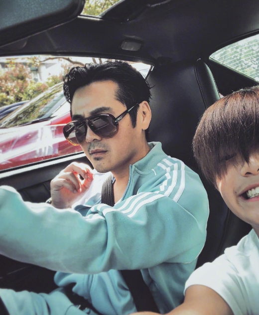 曹格老婆久违晒女儿，Grace躲妈妈身后甜笑抢镜，漂亮又有气质