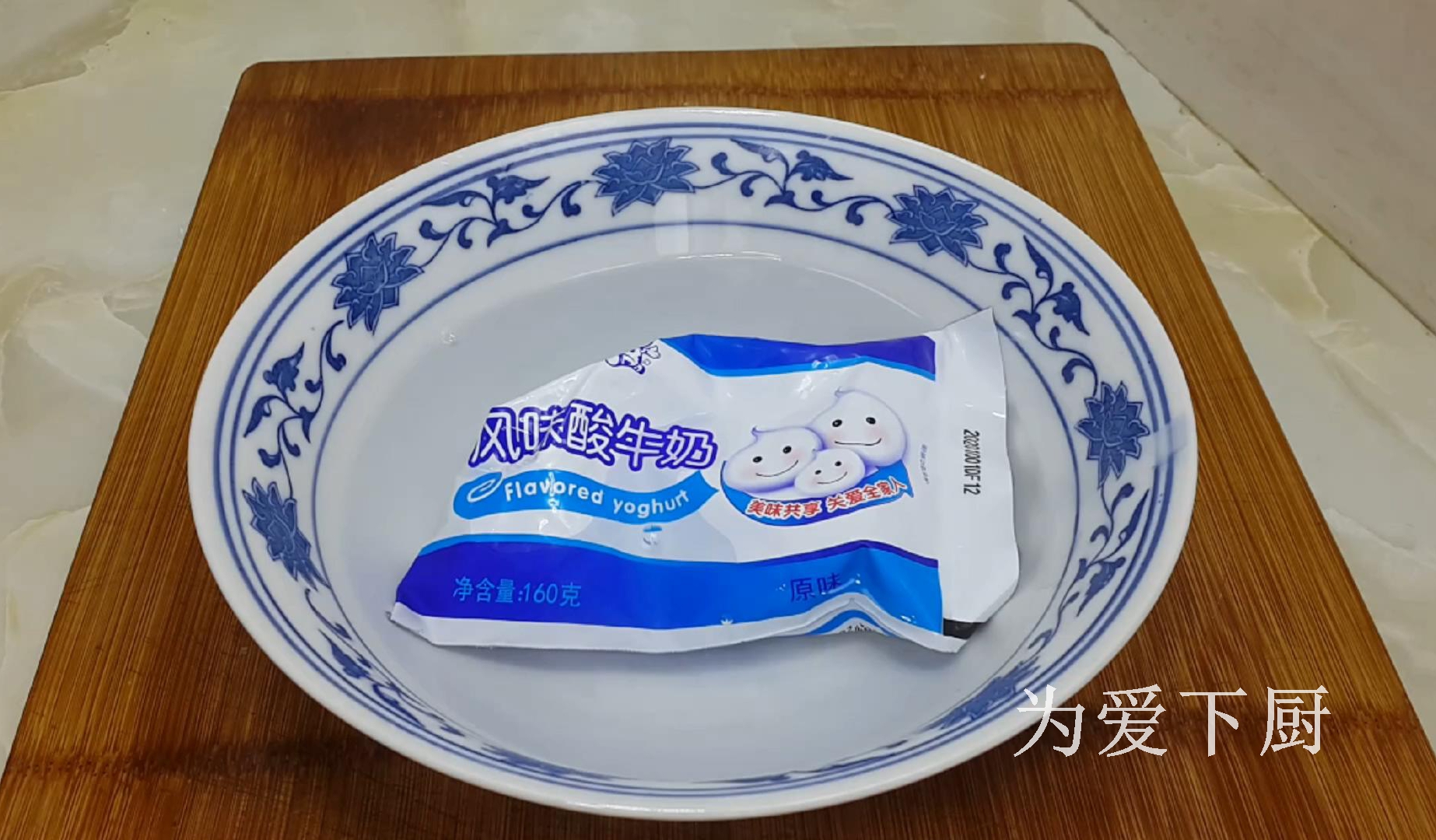 2個雞蛋，半斤麵粉，鍋裡炸一炸，鬆軟又香甜，比麵包油條還好吃