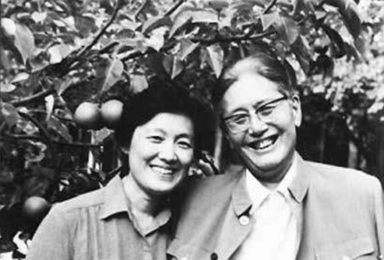 章含之为乔冠华守寡25年，写了4本书怀念他，为何不愿与他合葬？