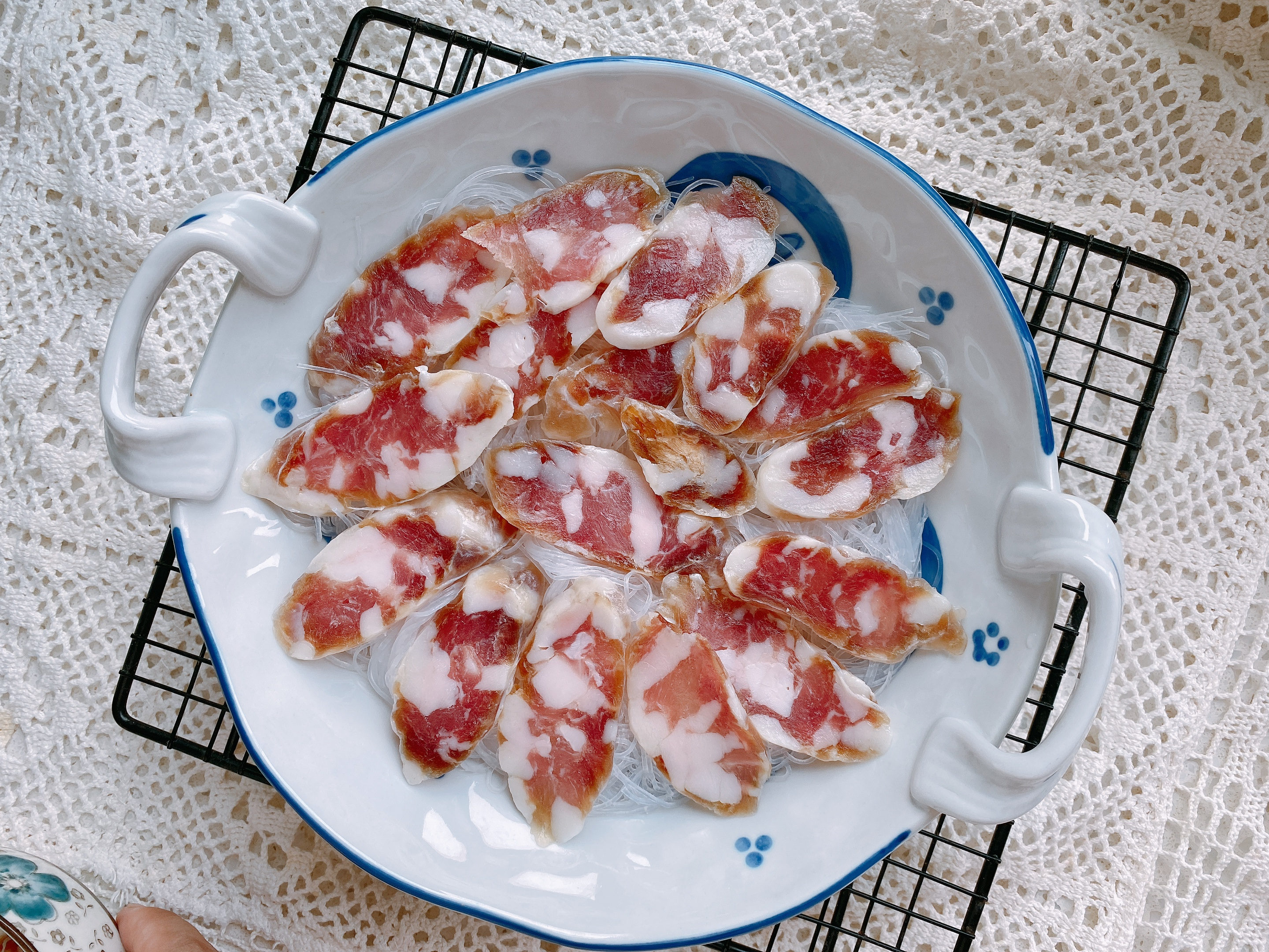 蒜蓉粉丝娃娃菜的家常做法，口感鲜甜，好吃不长胖，10分钟就上桌