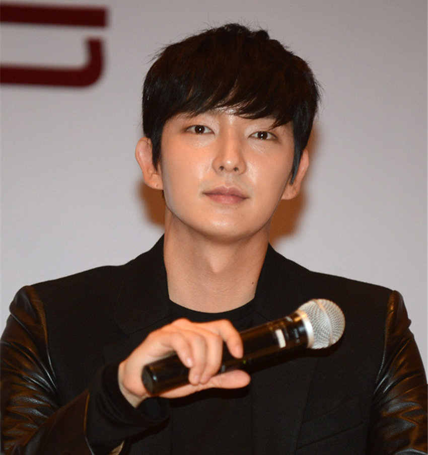 李准基新剧变张东升20狐狸脸丹凤眼没变张东升笑容太亲切