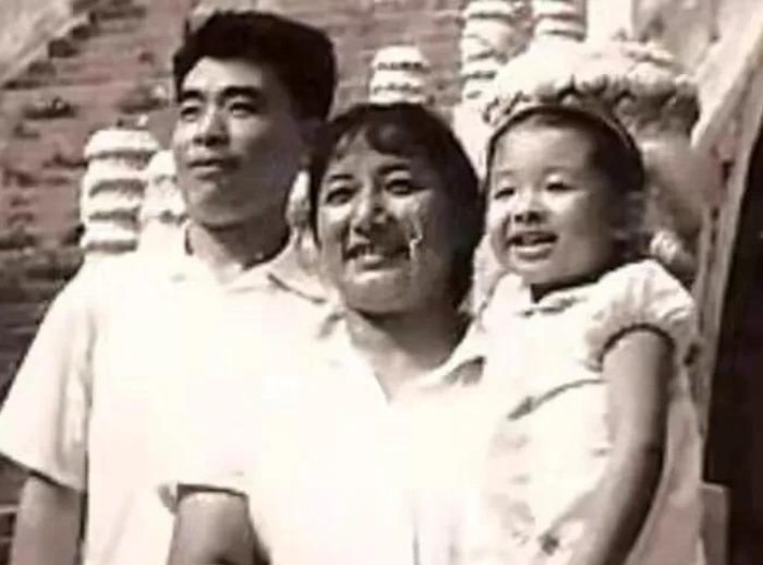 韩红：幼年丧父母亲改嫁，与王菲爱上同一男人，如今穷到令人钦佩