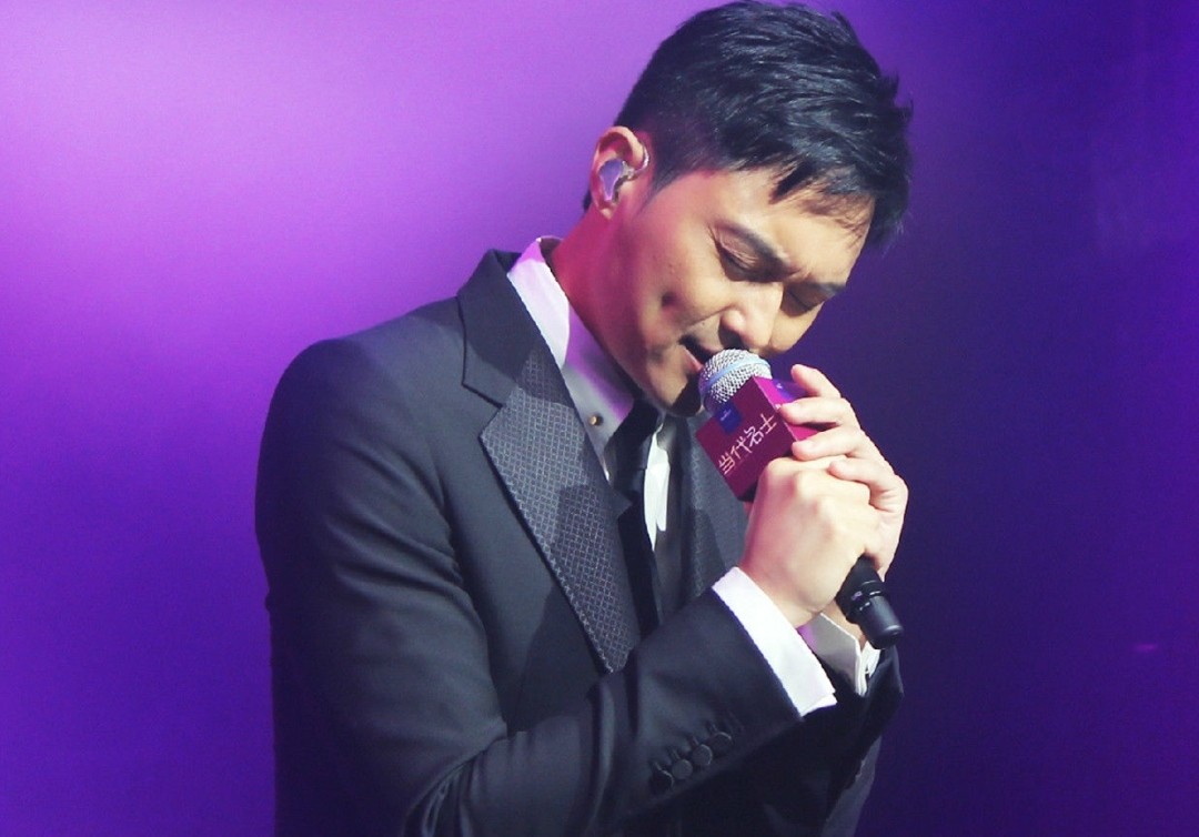 陈小春张智霖合照太有感！应采儿都写起故事，网友：我已经嗑上了