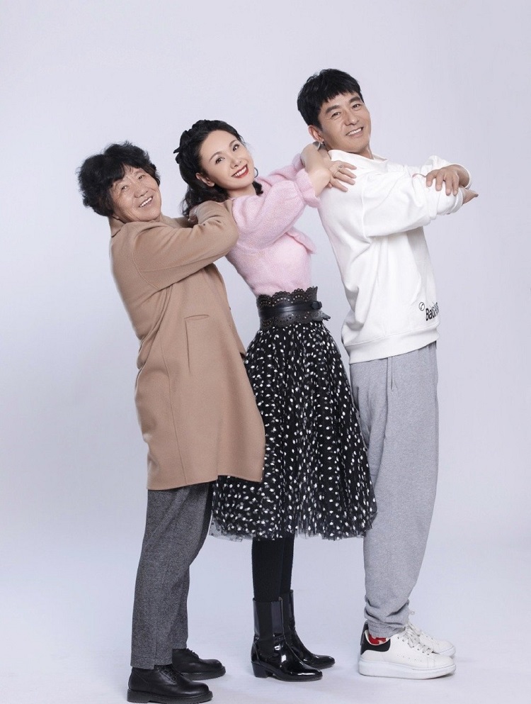  程莉莎人设崩塌?《婆婆和妈妈》节目给婆婆换一次性拖鞋引争议