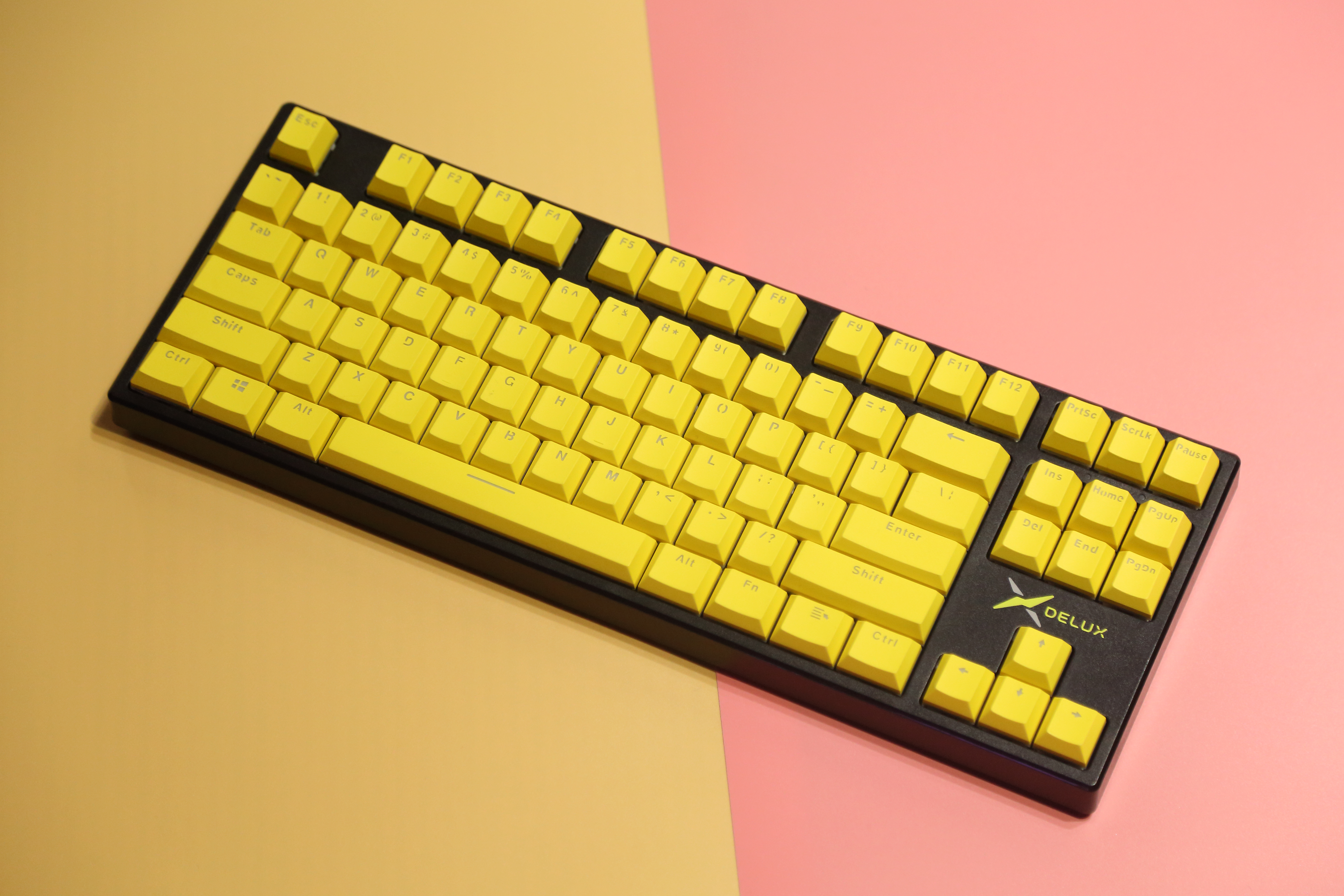 DELUX多彩KM13机械键盘，黑的白的粉的黄的带走你想要的